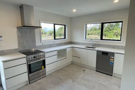 Photo of property in 7 Winnie Close, Acacia Bay, Taupo, 3330