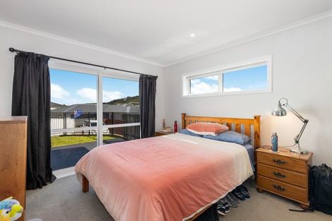 Photo of property in 11 Cirrus Close, Newlands, Wellington, 6037