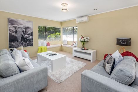 Photo of property in 43 Headcorn Place, Botany Downs, Auckland, 2010