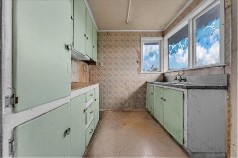 Photo of property in 12 Ozich Avenue, Te Atatu South, Auckland, 0610