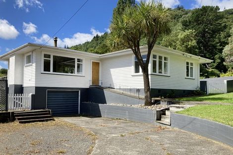 Photo of property in 16 Lincoln Street, Picton, 7220