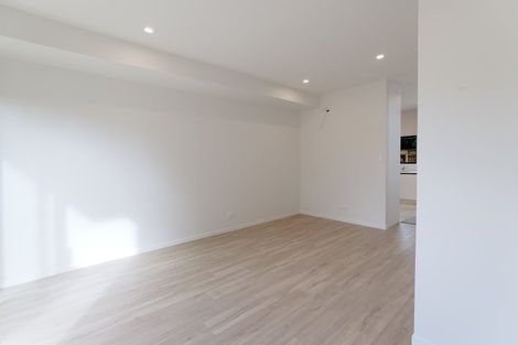 Photo of property in 2/4 Serjeant Street, Henderson, Auckland, 0612