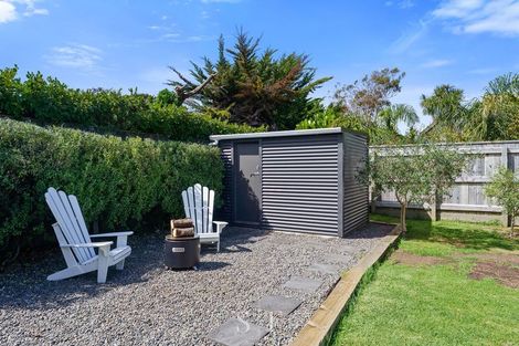 Photo of property in 15 Rauparaha Street, Waikanae Beach, Waikanae, 5036