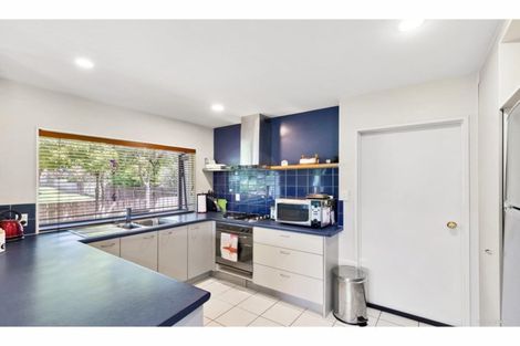 Photo of property in 2/24 Merton Avenue, Glenfield, Auckland, 0627