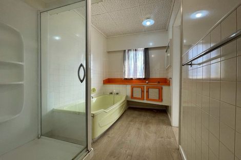 Photo of property in 18 Beaubank Road, Kelston, Auckland, 0602