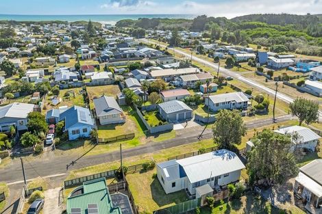 Photo of property in 3 Ruanui Street, Himatangi Beach, Foxton, 4891