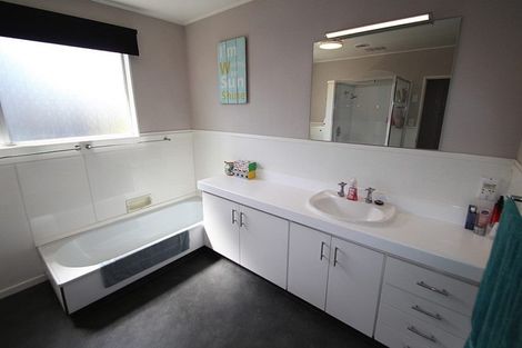 Photo of property in 6 Aotea Crescent, Gore, 9710