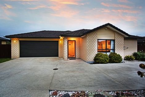 Photo of property in 17 Magnolia Drive, Waiuku, 2123