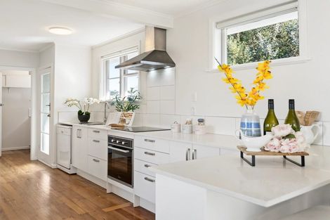 Photo of property in 24 Hill Crescent, Papakura, 2110