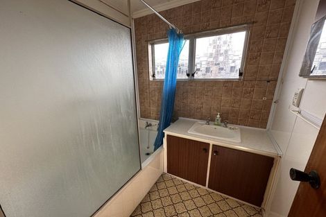 Photo of property in 82 Pioneer Road, Moturoa, New Plymouth, 4310