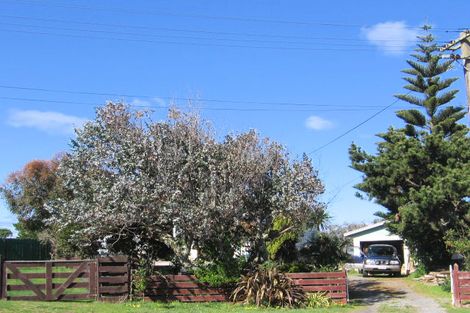 Photo of property in 3 Watchorn Place, Foxton Beach, Foxton, 4815