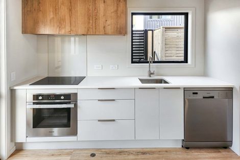 Photo of property in 6/7 Wainuiomata Road, Wainuiomata, Lower Hutt, 5014