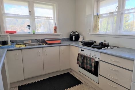 Photo of property in 77 Wai-iti Crescent, Woburn, Lower Hutt, 5010