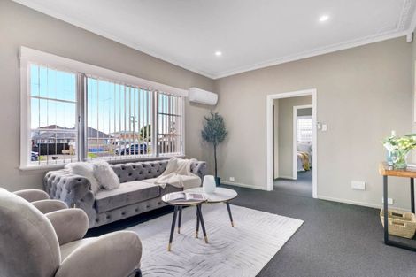 Photo of property in 35 Seddon Avenue, Papatoetoe, Auckland, 2104