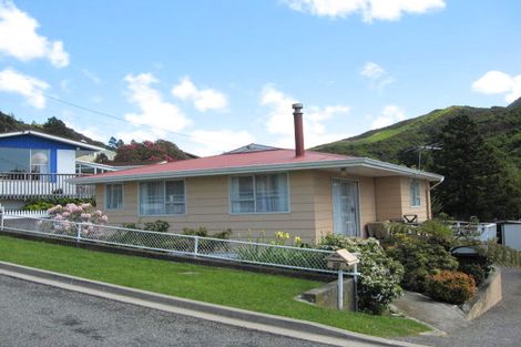 Photo of property in 51 Dorset Street, Picton, 7220