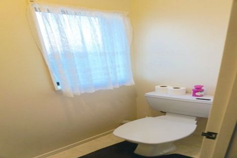 Photo of property in 2/14 Sandgate Avenue, Botany Downs, Auckland, 2010