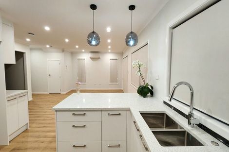 Photo of property in 10 Miramar Place, Pakuranga, Auckland, 2010