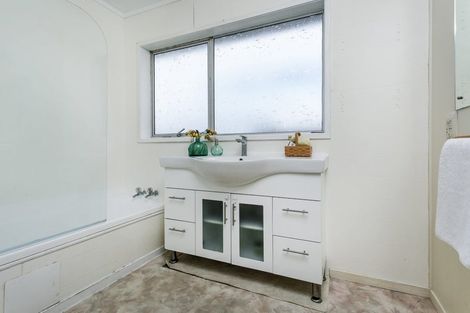 Photo of property in 1/7 Keldale Place, Forrest Hill, Auckland, 0620