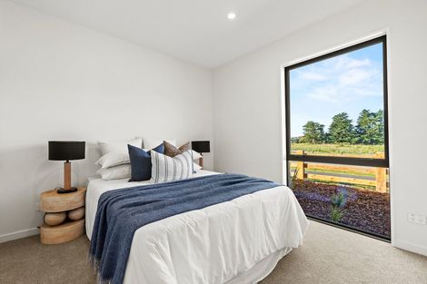 Photo of property in 2 Greystone Close, Halswell, 8025