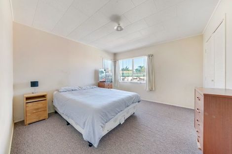 Photo of property in 26 Kopara Place, Clendon Park, Auckland, 2103