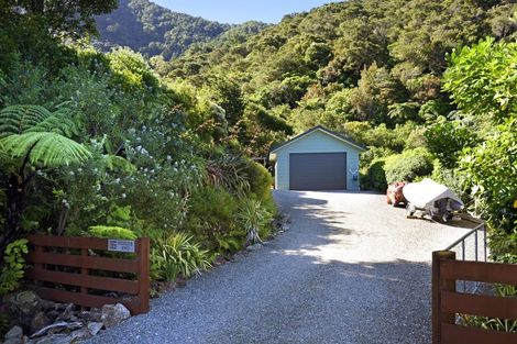 Photo of property in 16 Worlds End Road, Tennyson Inlet, Rai Valley, 7195