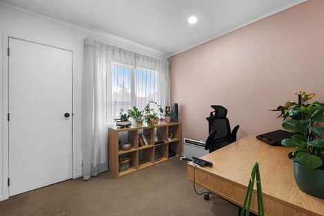 Photo of property in 24 Beauchamp Drive, Massey, Auckland, 0614