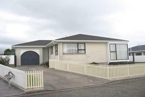 Photo of property in 2 Malfroy Lane, Raumati Beach, Paraparaumu, 5032