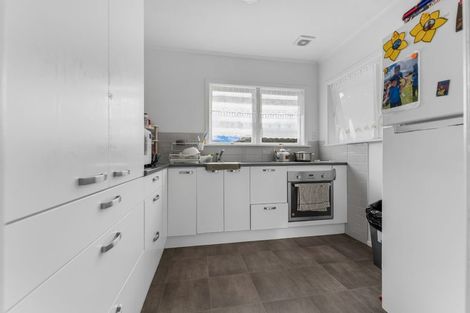 Photo of property in 48 Sutton Crescent, Papakura, 2110