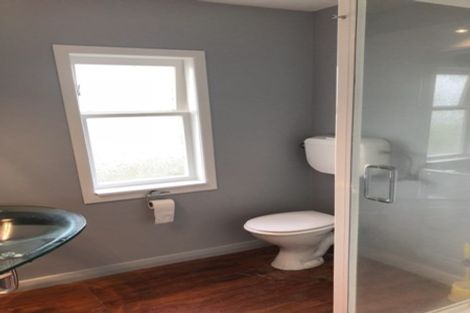 Photo of property in 44 Sylvan Avenue, Northcote, Auckland, 0627