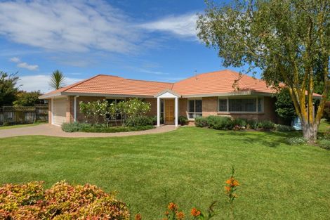 Photo of property in 35 Admiral Crescent, Flagstaff, Hamilton, 3210