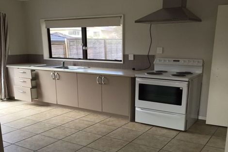Photo of property in 5 Monet Grove, West Harbour, Auckland, 0618