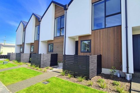 Photo of property in 2/27 New Brighton Road, Shirley, Christchurch, 8061