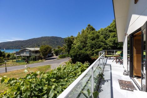 Photo of property in 1 Okiwa Place, Anakiwa, Picton, 7281