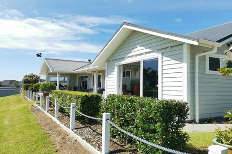 Photo of property in 2 Cayman Court, One Tree Point, 0118