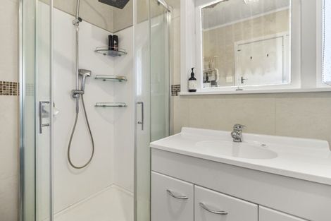 Photo of property in 12 Fairlea Road, Te Atatu South, Auckland, 0610