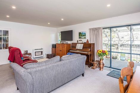 Photo of property in 8 Leigh Place, Paraparaumu Beach, Paraparaumu, 5032