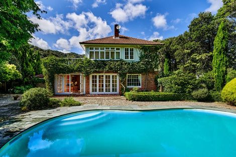 Photo of property in 2 Dillon Street, Lowry Bay, Lower Hutt, 5013