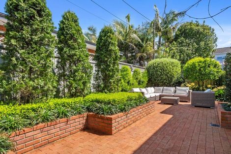 Photo of property in 102a Kitchener Road, Milford, Auckland, 0620