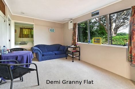 Photo of property in 112 Vodanovich Road, Te Atatu South, Auckland, 0610
