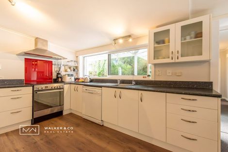 Photo of property in 5 Elmslie Road, Pinehaven, Upper Hutt, 5019