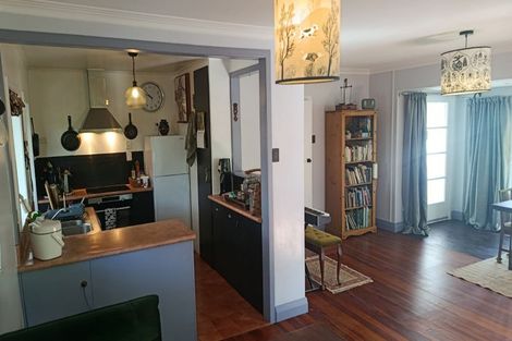 Photo of property in 84 Govett Avenue, Frankleigh Park, New Plymouth, 4310