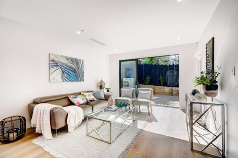 Photo of property in 21c Crosby Road, West Harbour, Auckland, 0618