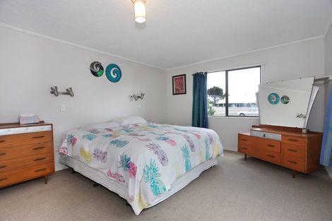 Photo of property in 15 Punga Street, Tangimoana, 4822