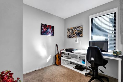 Photo of property in 18 Harkness Rice Way, Koru, New Plymouth, 4374