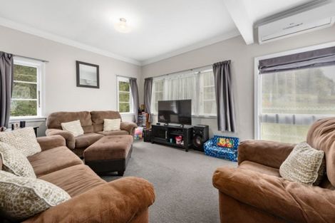 Photo of property in 4 Kopara Grove, Stokes Valley, Lower Hutt, 5019