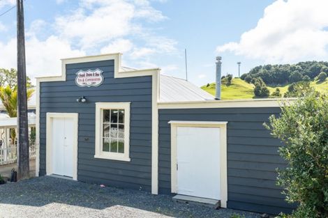 Photo of property in 5 Hook Road, Paparoa, 0571