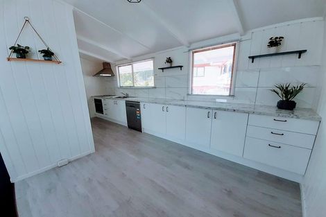 Photo of property in 60 Norana Road, Timberlea, Upper Hutt, 5018