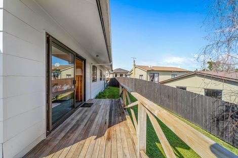 Photo of property in 1/80 Browns Bay Road, Rothesay Bay, Auckland, 0630