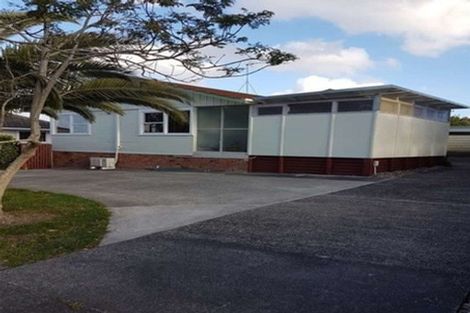 Photo of property in 55 Divich Avenue, Te Atatu South, Auckland, 0610