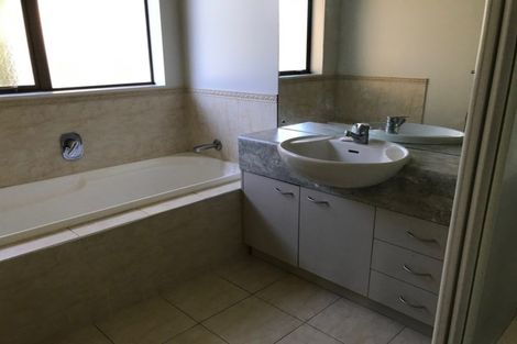 Photo of property in 1 Attymon Lane, East Tamaki, Auckland, 2016